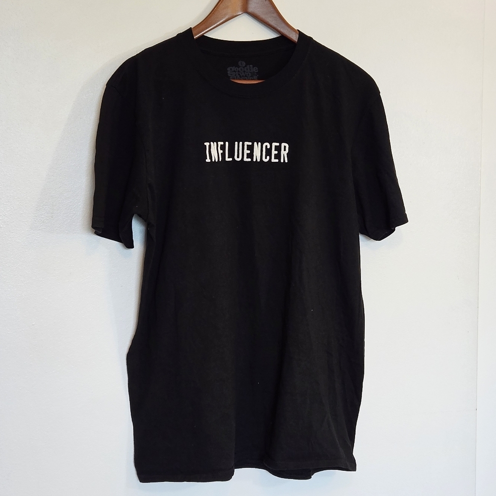 INFLUENCER raised embroidered tshirt